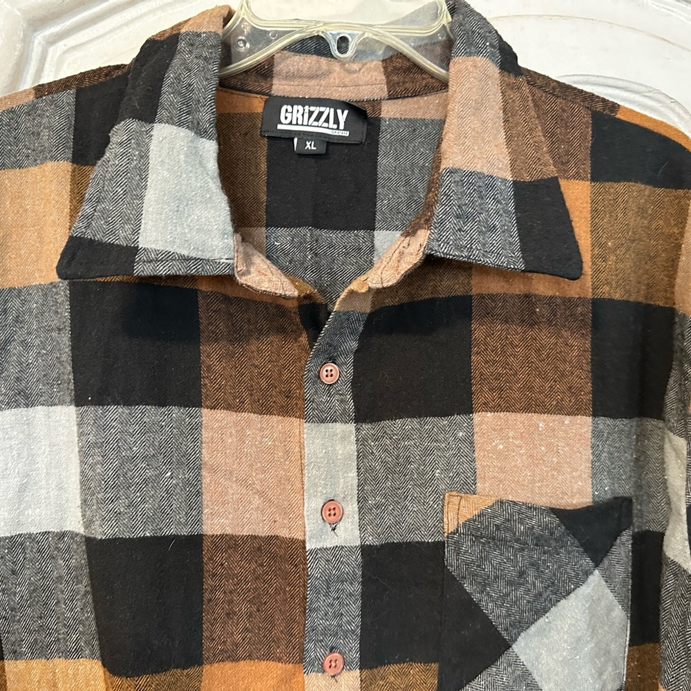 Grizzly multicolored flannel, Men’s XL.
